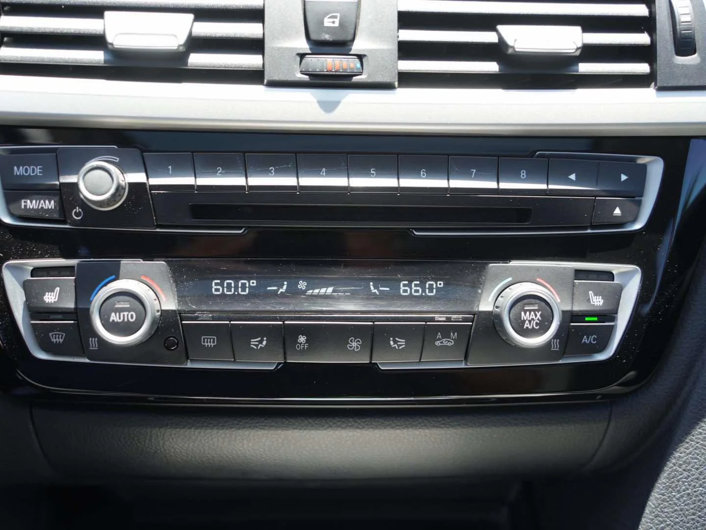 Used 2018 Mineral White Metallic BMW 320i Sedan South Africa image 21