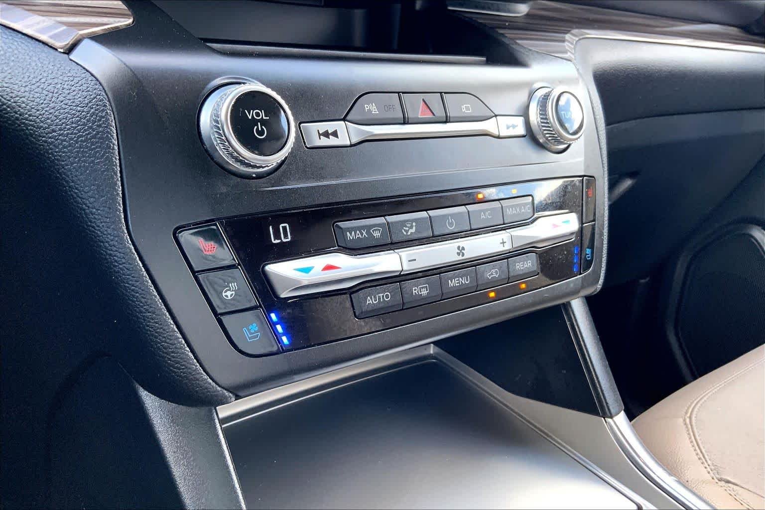 Used 2020 Magnetic Metallic Ford Limited image 33