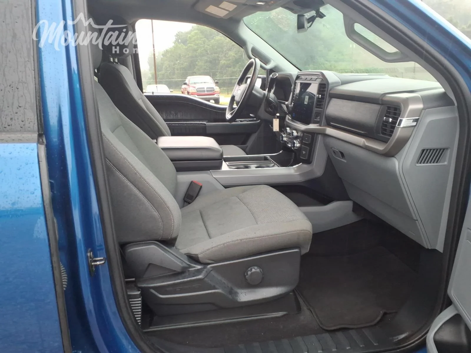 Used 2024 Atlas Blue Ford XLT image 21
