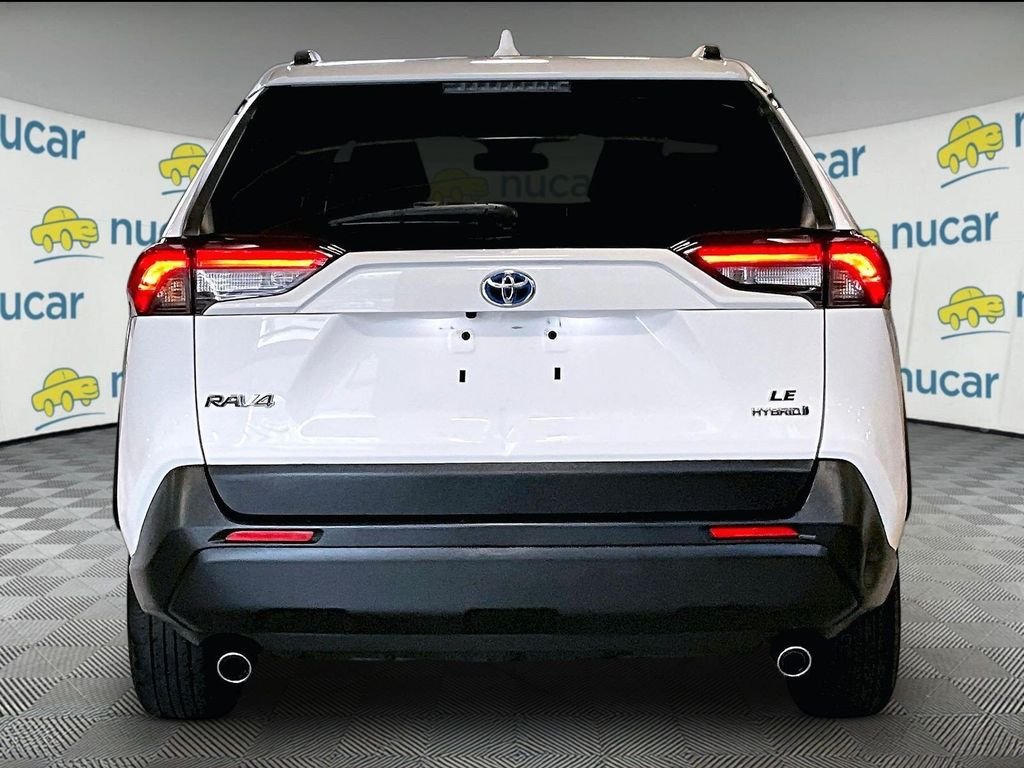 Used 2020 White Toyota LE image 5