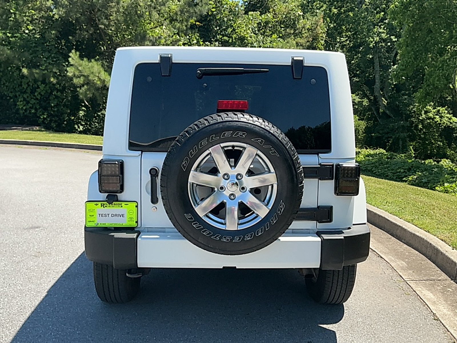 Used 2016 Bright White Clearcoat Jeep Sahara image 13