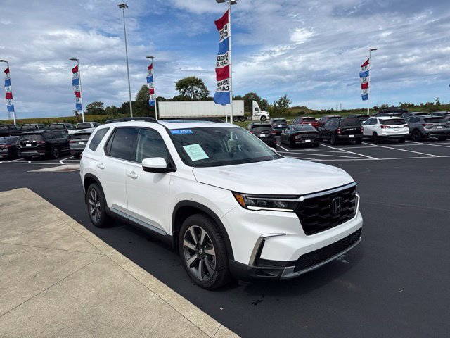 Used 2023 White Honda Touring image 3