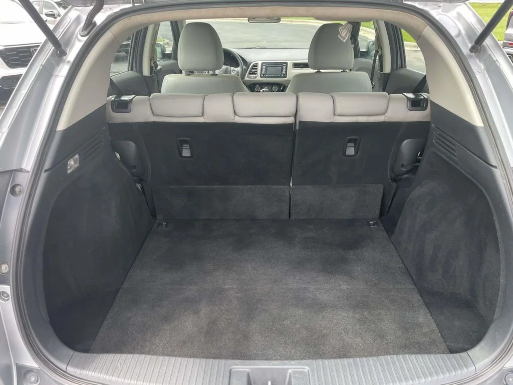 Used 2021 Lunar Silver Metallic Honda LX image 9