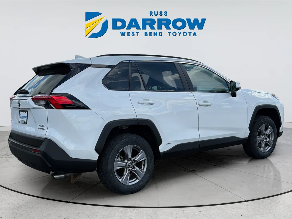 Used 2023 White Toyota XLE image 5