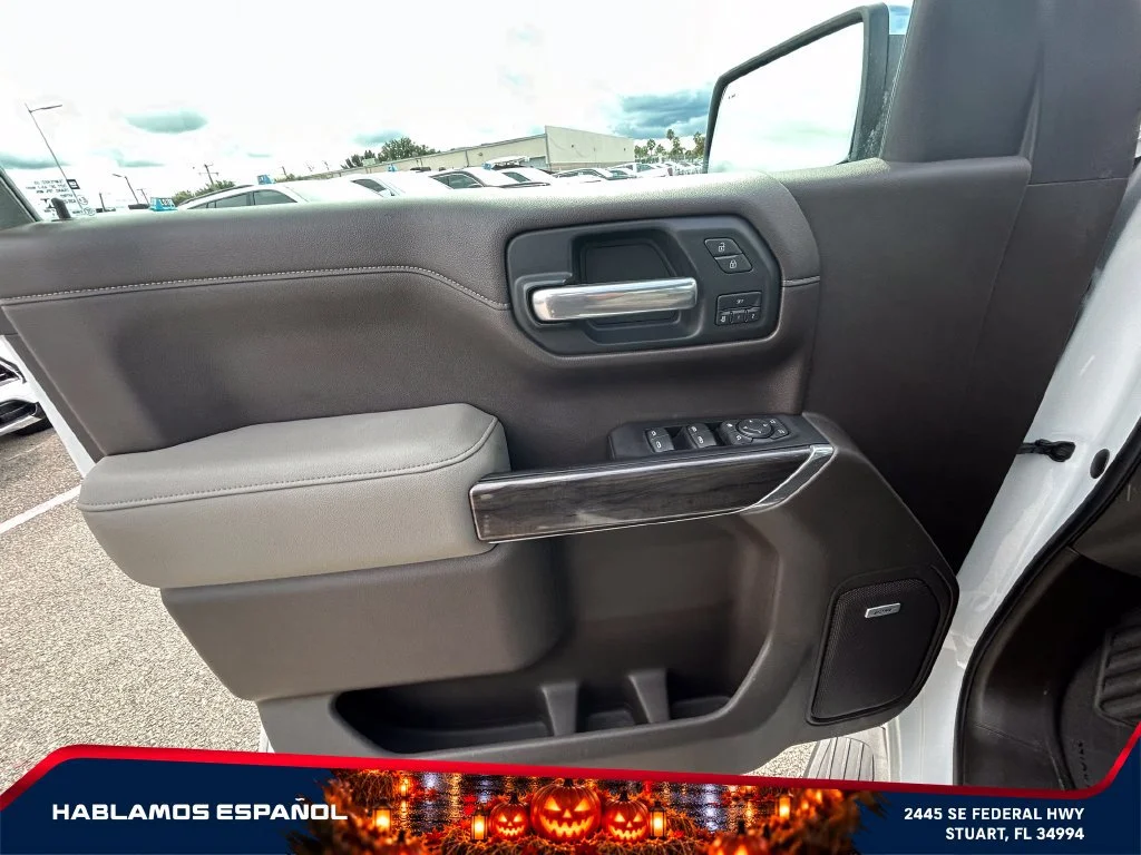 Used 2019 IRIDESCENT PEARL TRICOAT Chevrolet LTZ image 24