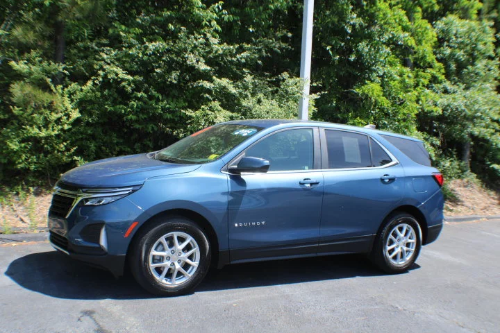 Used 2024 Lakeshore Blue Metallic Chevrolet LT image 4