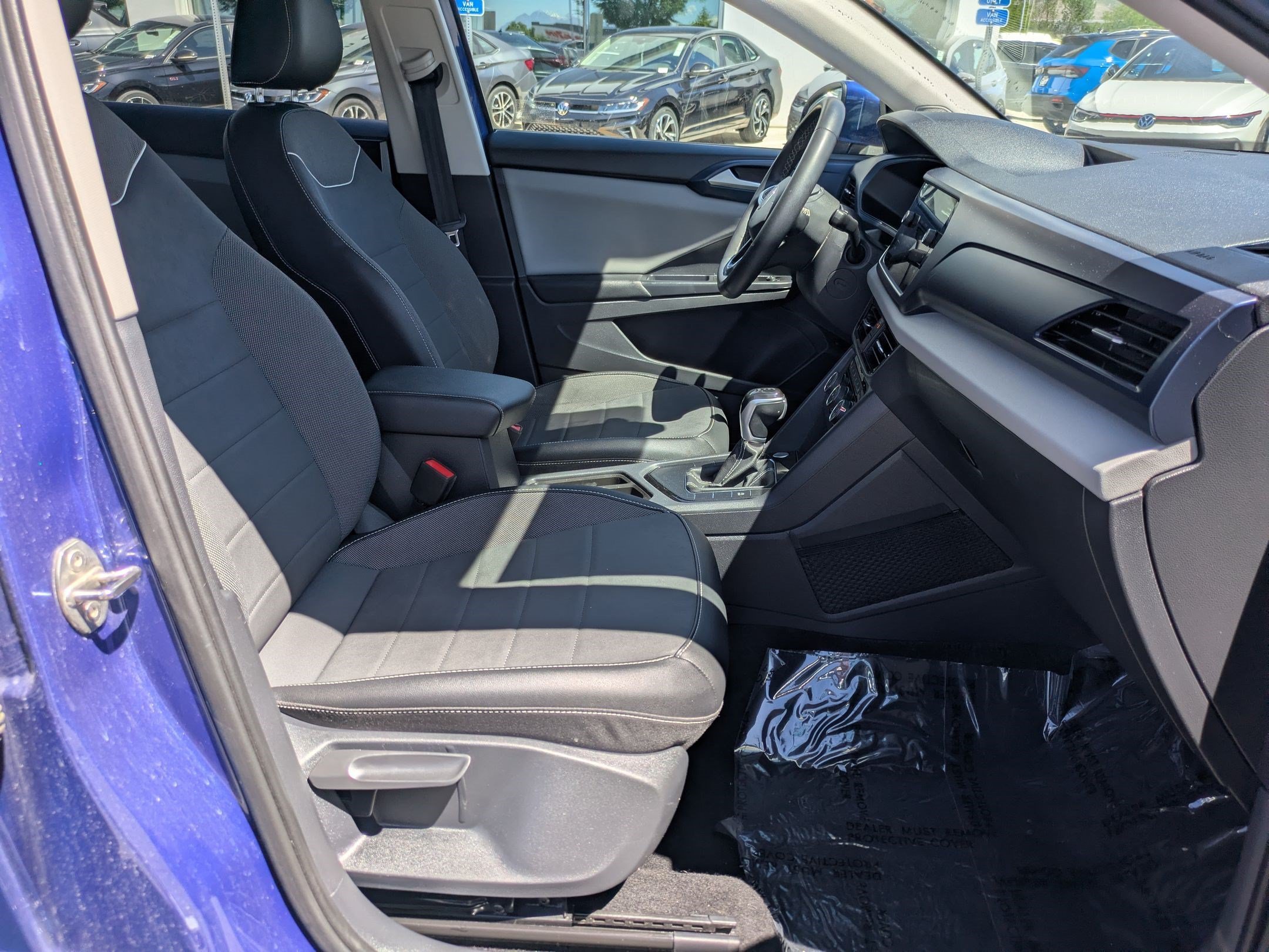 Certified Used 2023 Blue Volkswagen SE image 31