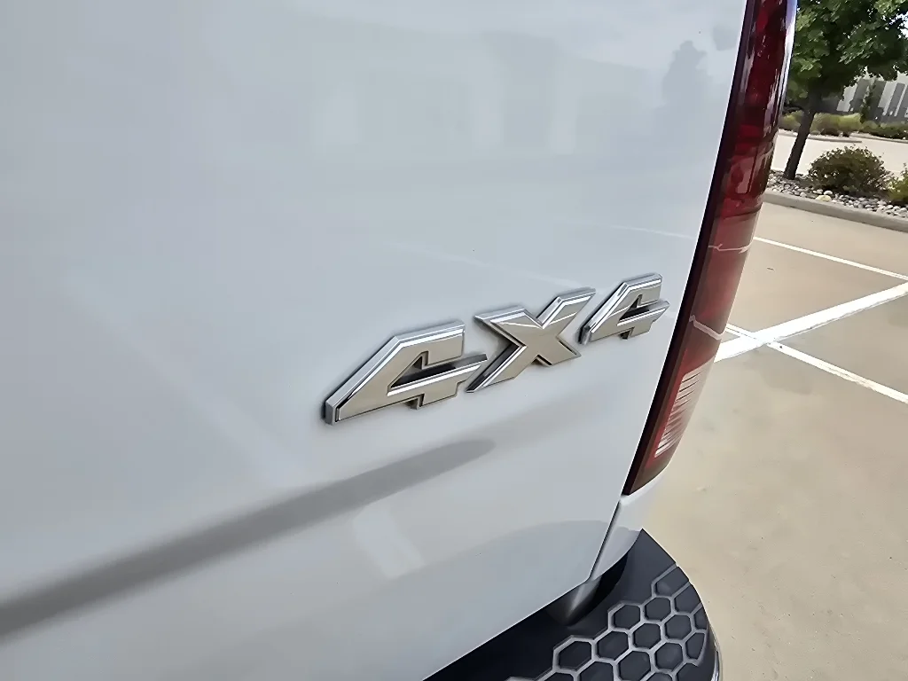 Used 2015 Bright White Clearcoat Ram Big Horn image 11