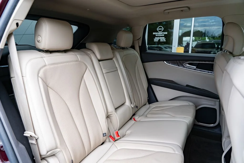 Used 2019 Red Lincoln Reserve image 24