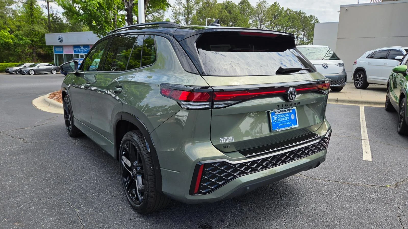 New 2026 Avocado Green w/Deep Black Roof Volkswagen SE R-Line Black image 4