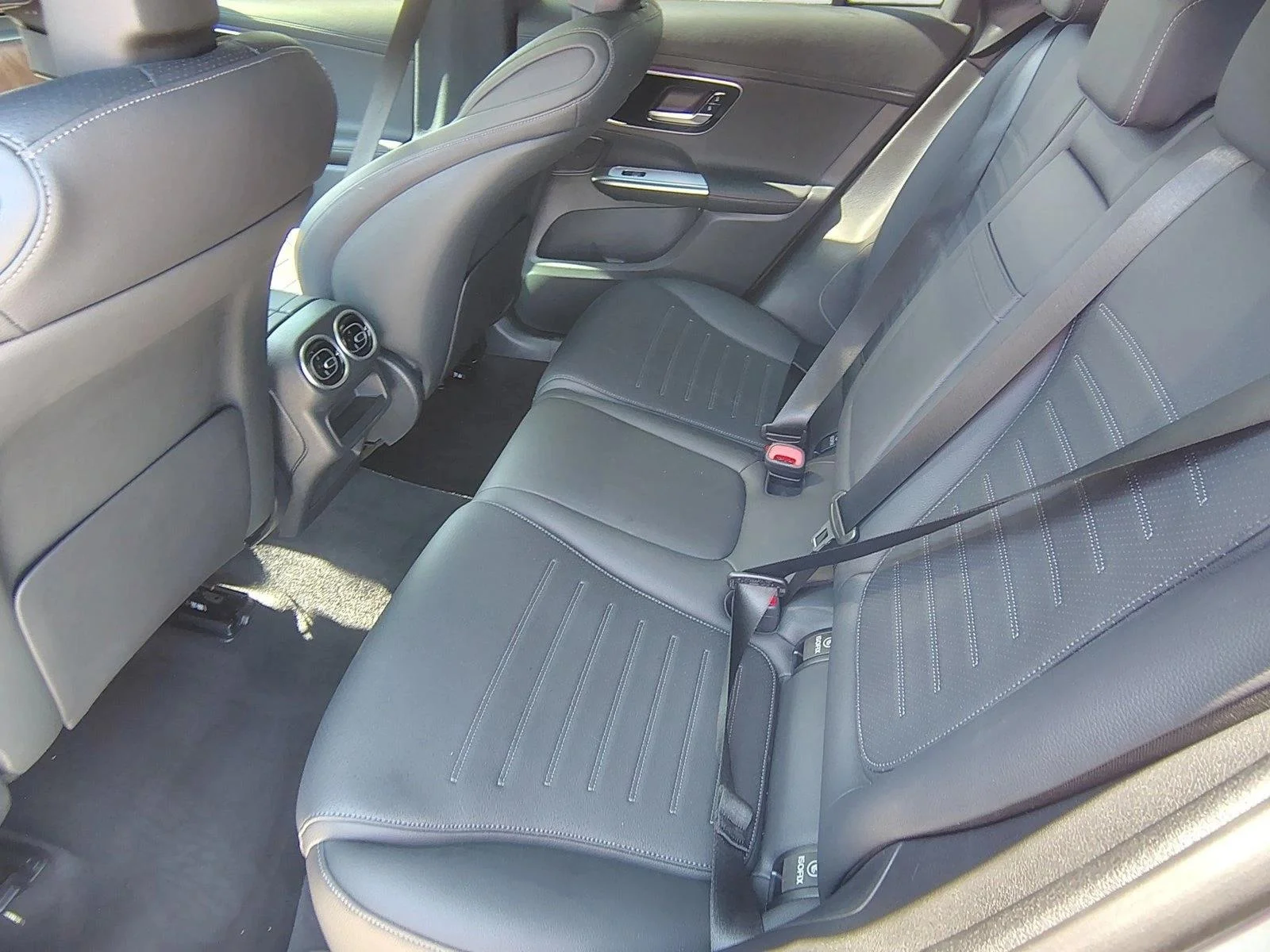 Used 2026 Cirrus Silver Metallic Mercedes-Benz GLC 300 image 19