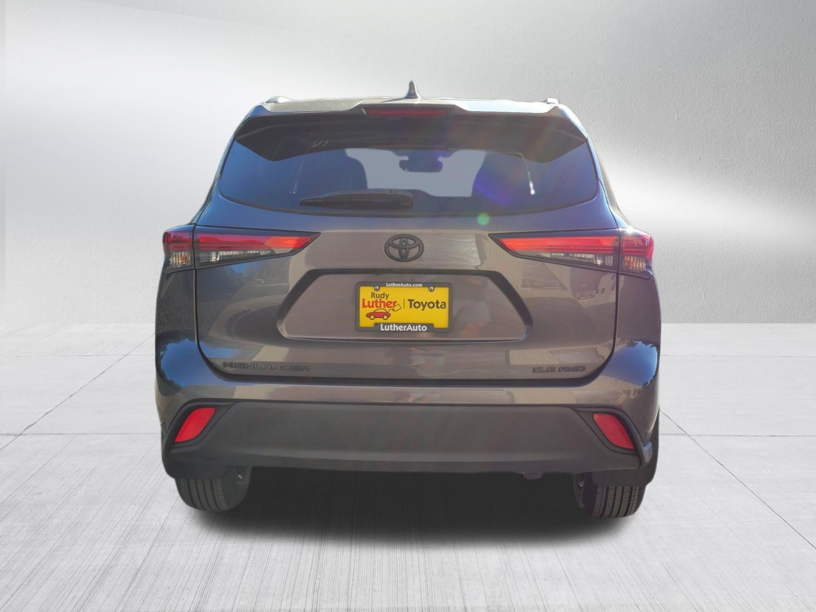 Certified Used 2022 Magnetic Gray Metallic Toyota XLE image 6