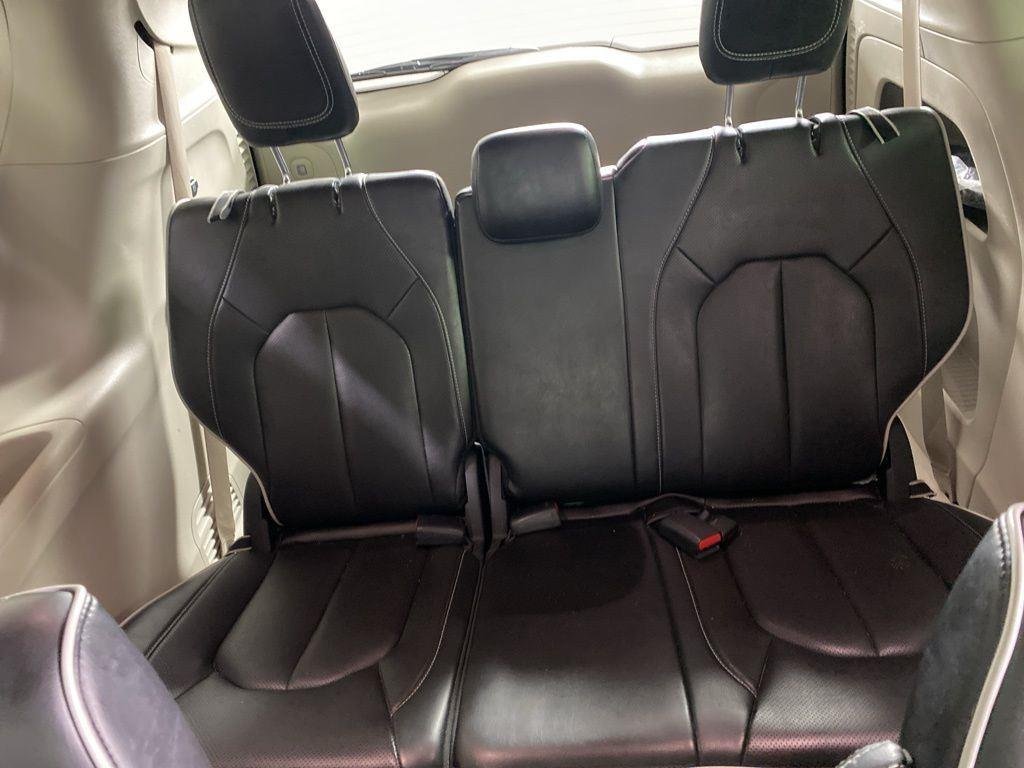 Used 2023 Ceramic Gray Clearcoat Chrysler Limited image 20