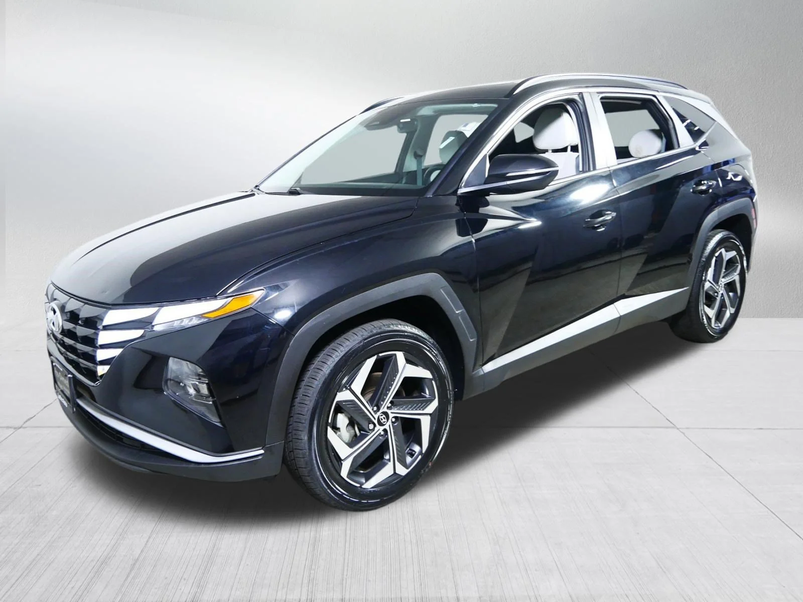 Used 2023 Phantom Black Hyundai SEL image 3