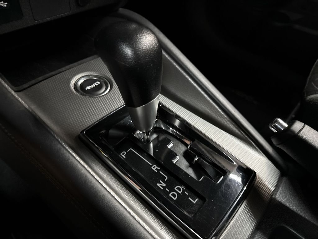 Used 2023  Mitsubishi  image 25