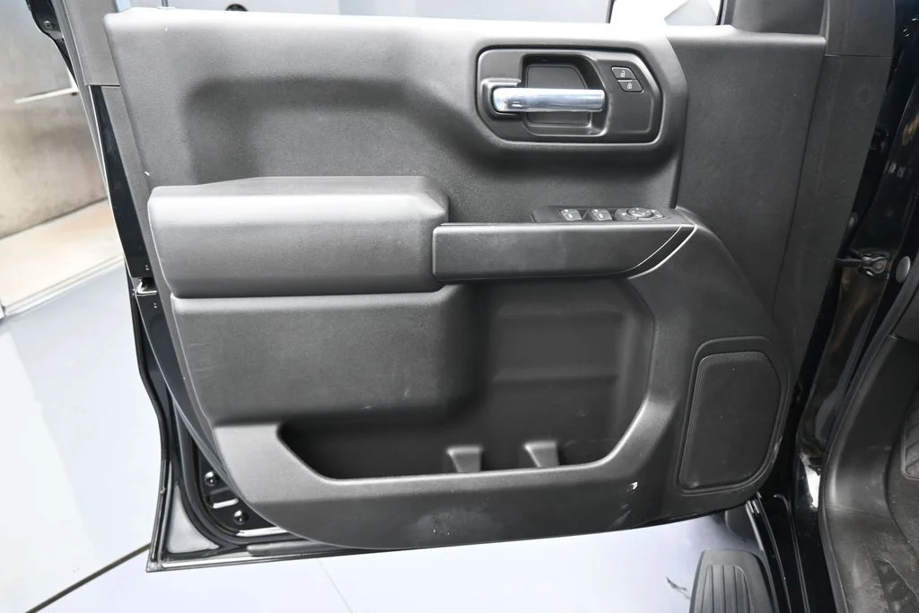 Used 2021 Black Chevrolet Custom image 13