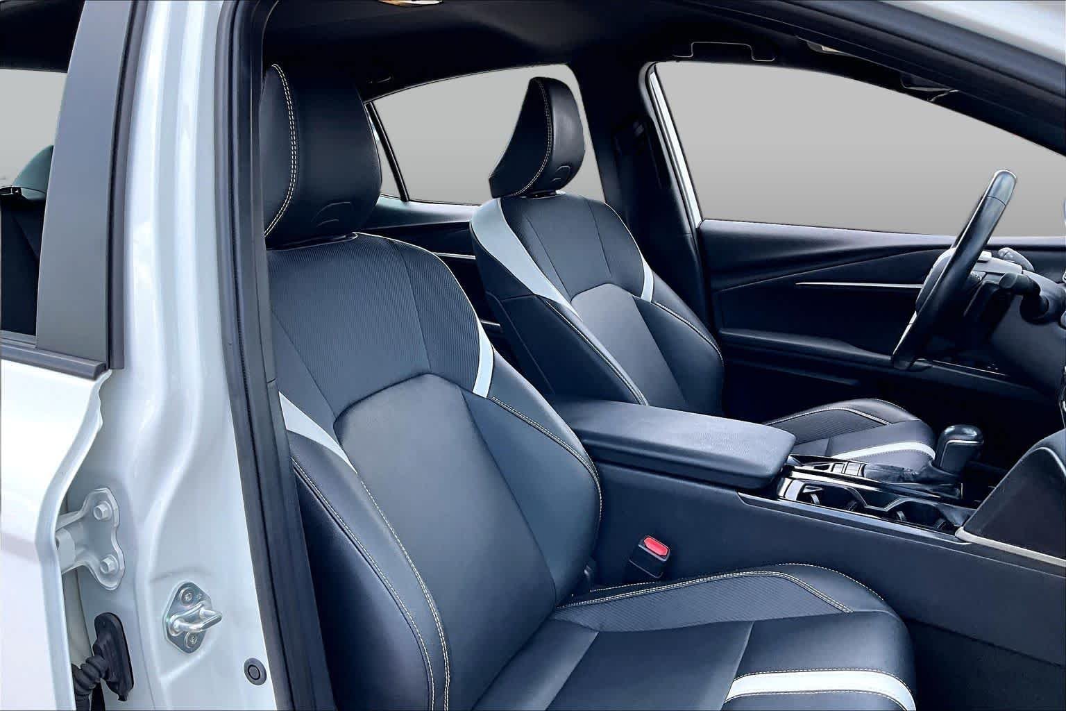 Used 2025 Ice Cap Toyota SE image 9