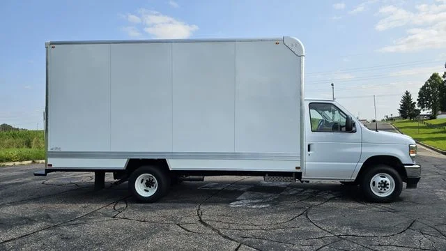 New 2027 Oxford White Ford Base image 2