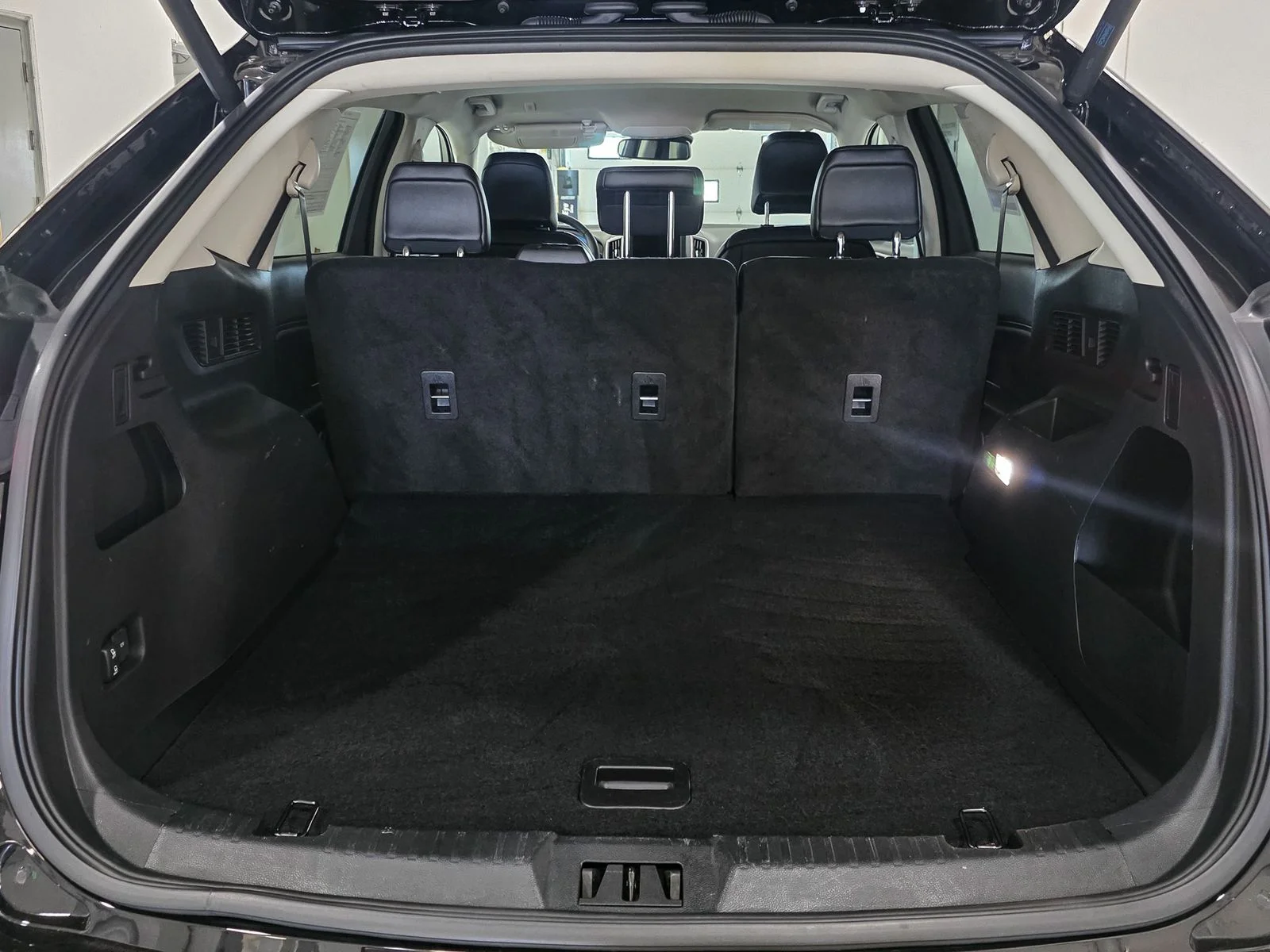 Used 2024 Agate Black Metallic Ford SEL image 17