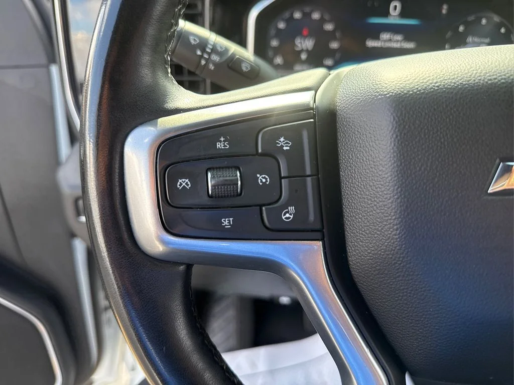 Used 2024 Summit White Chevrolet LT image 28