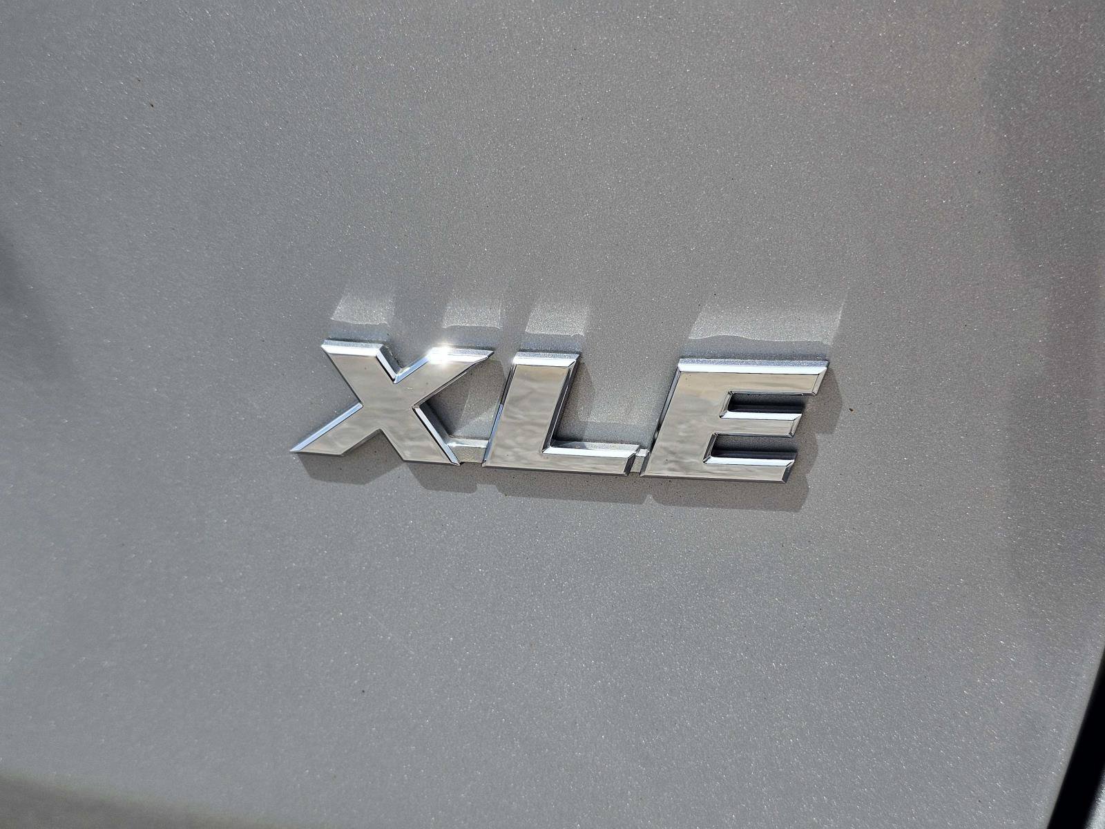 Used 2021 Silver Toyota XLE image 10