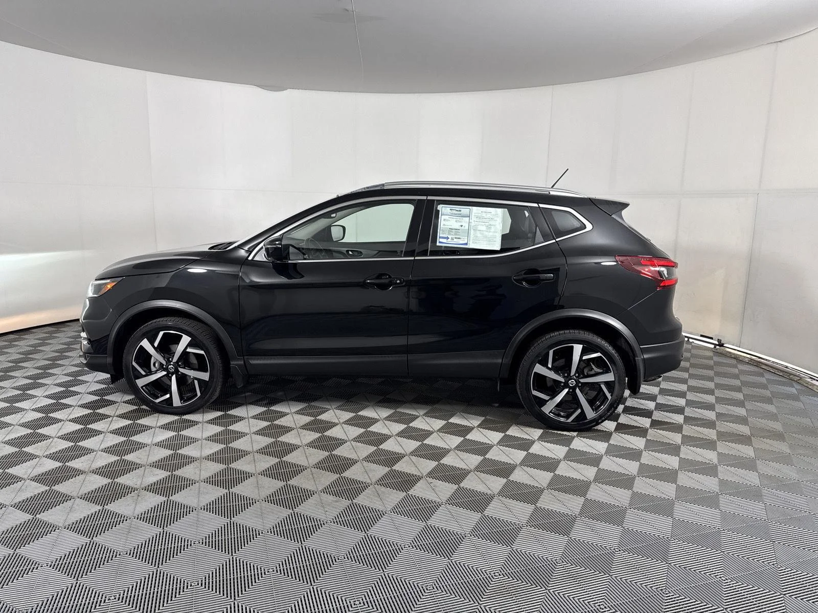 Used 2020 Magnetic Black Pearl Nissan SL image 4