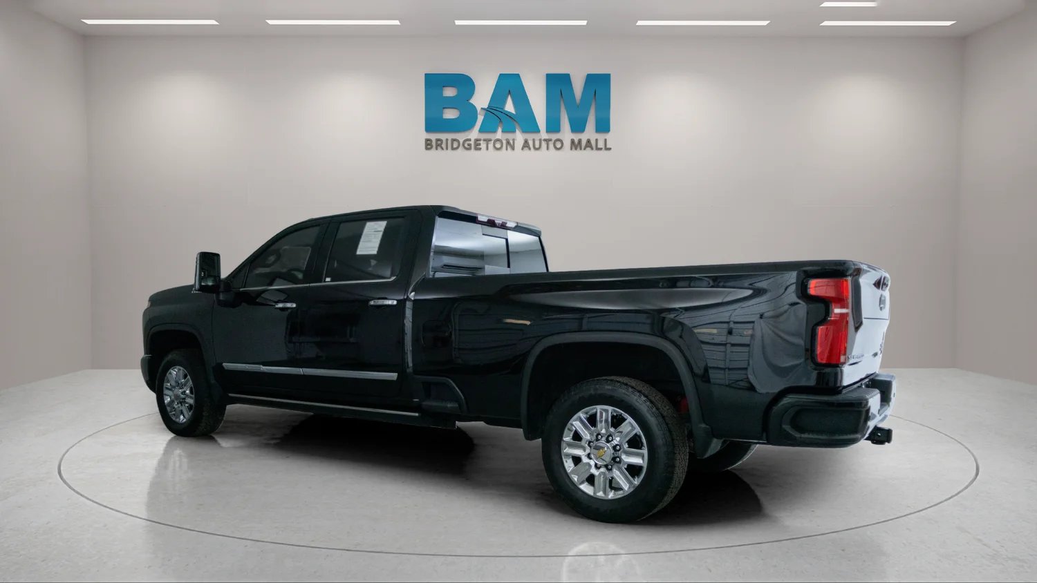 Used 2024 Black Chevrolet High Country image 5