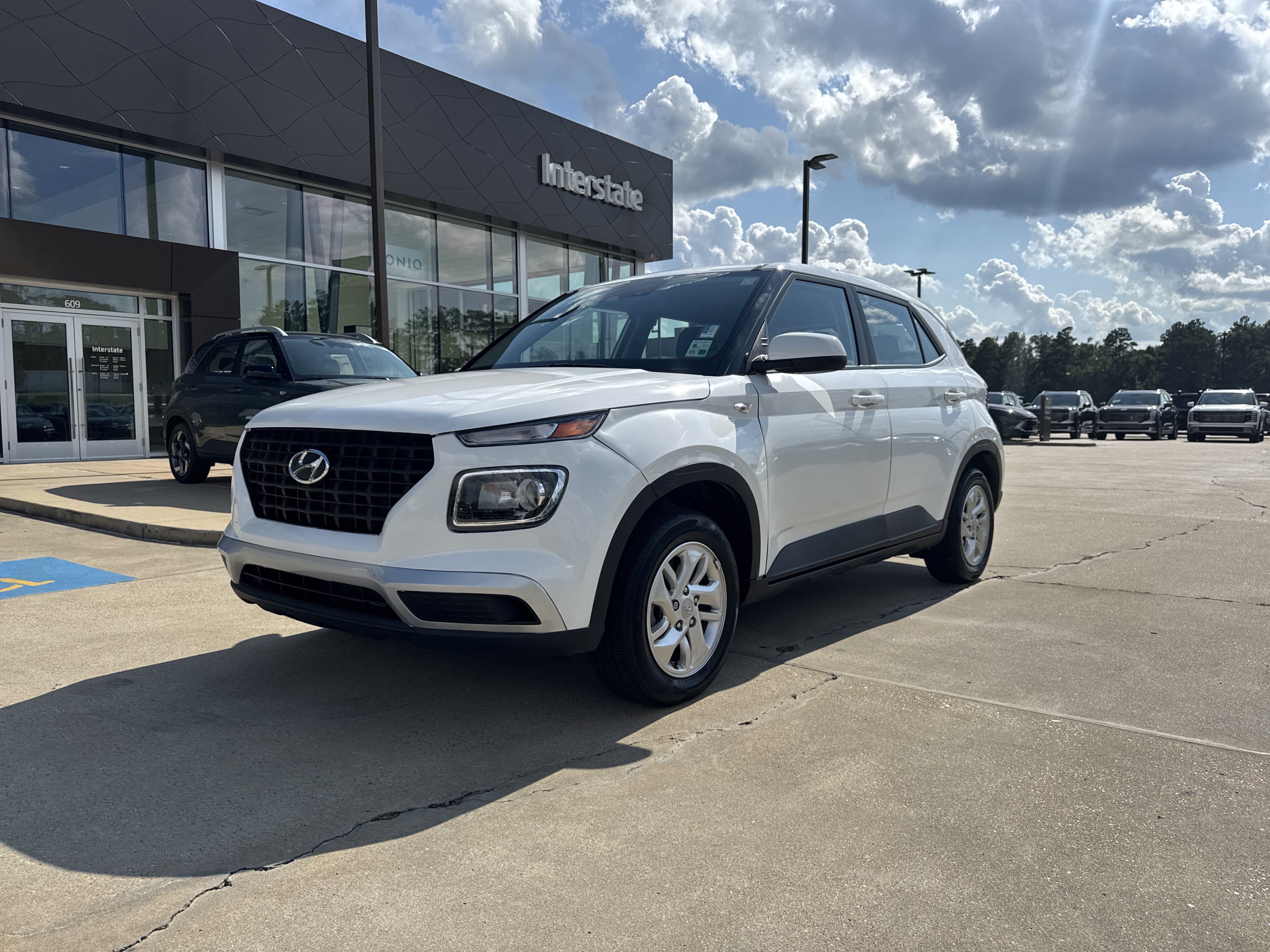 2025 Hyundai Venue SE
