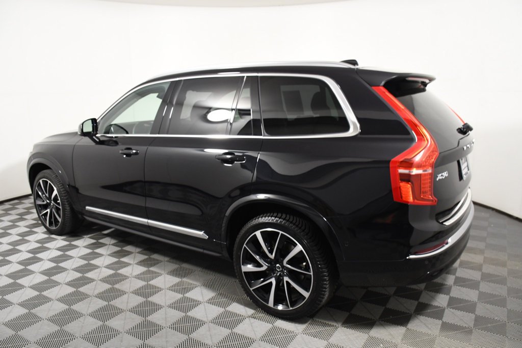Used 2023 Onyx Black Metallic Volvo B6 Plus 7-Seater image 3