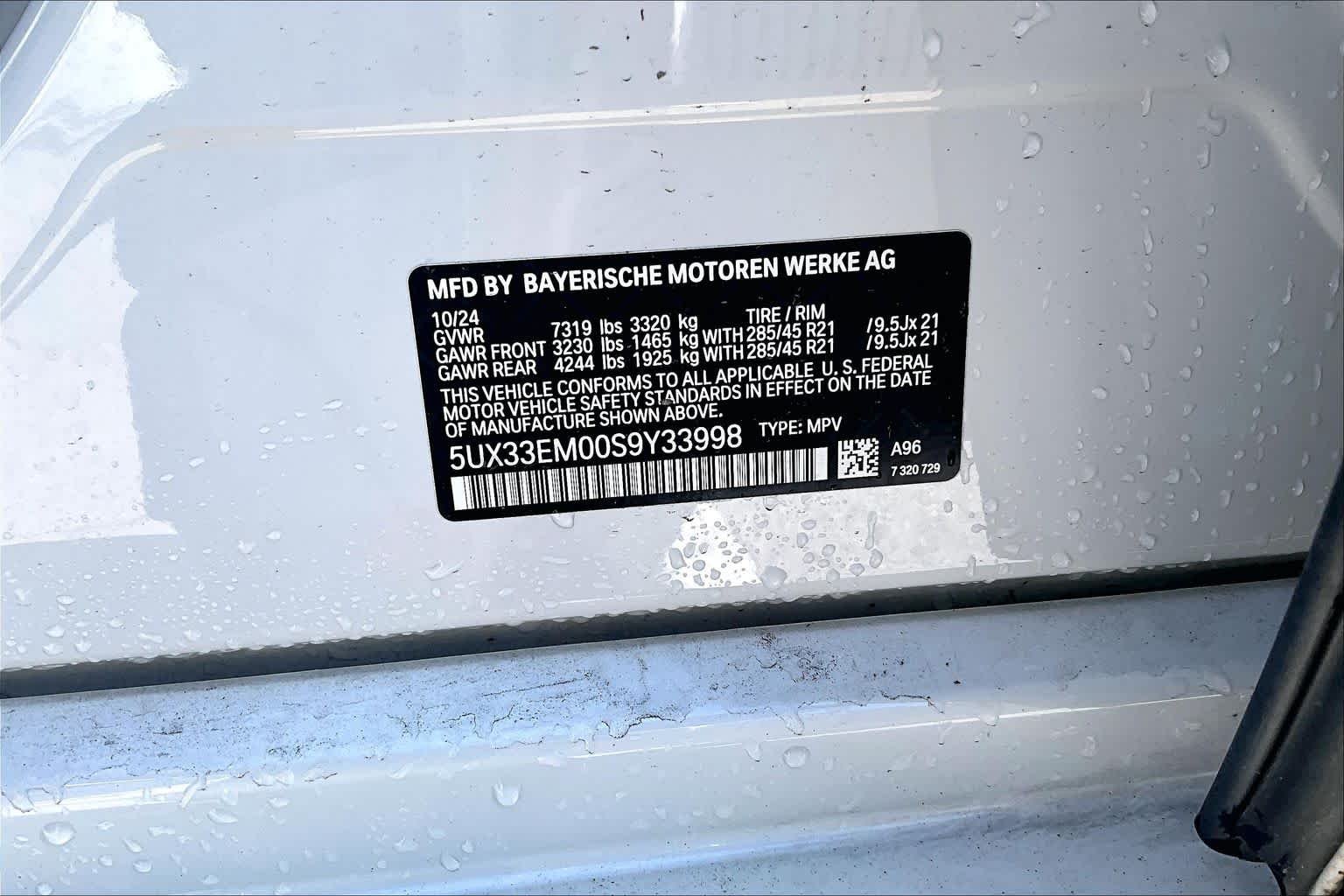 Used 2025 Mineral White Metallic BMW M60i image 34