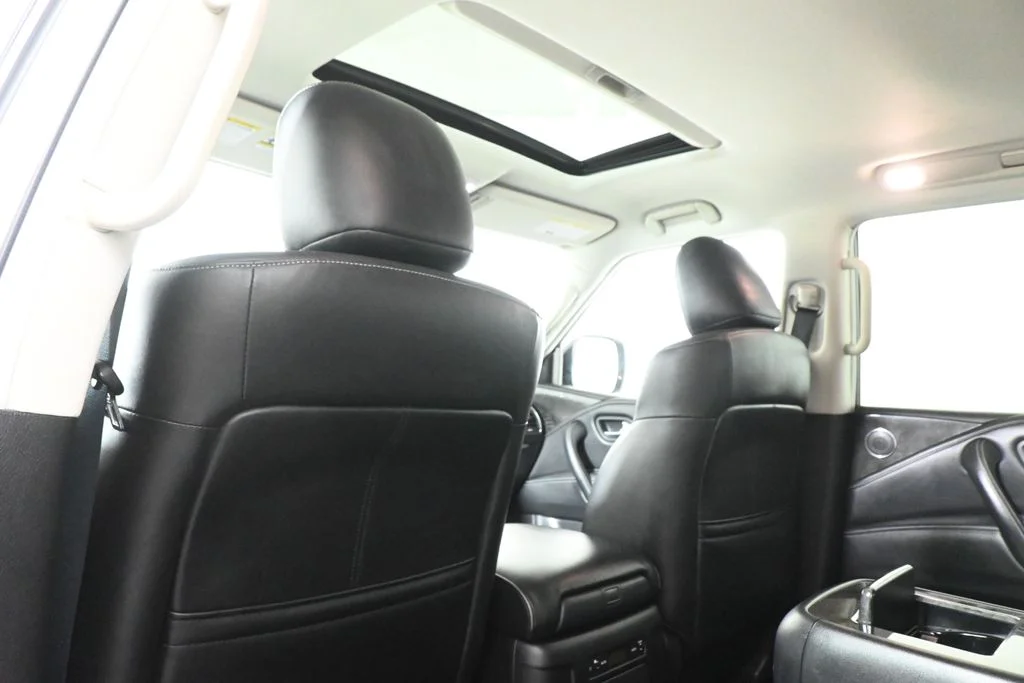 Certified Used 2023 White INFINITI LUXE image 31