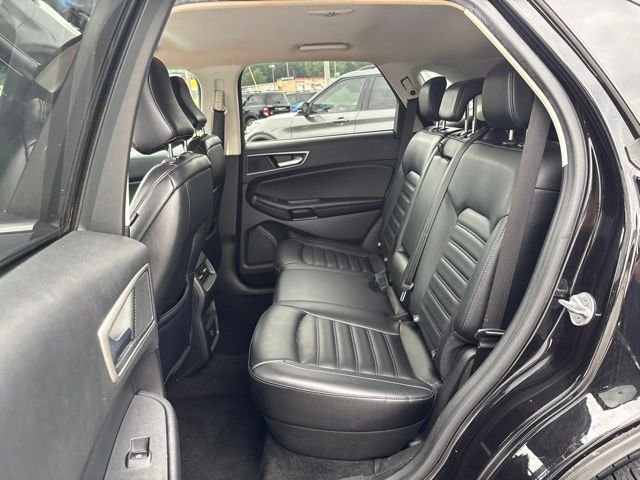 Used 2022 Black Ford SEL image 27