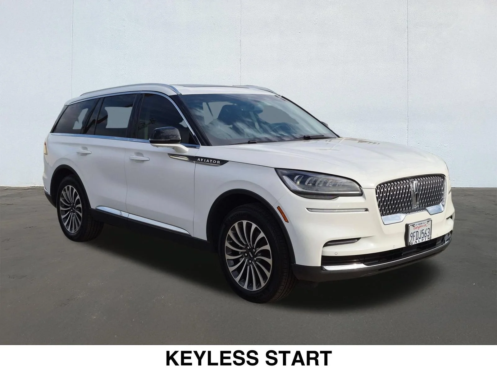 Used 2023 White Lincoln Reserve image 3