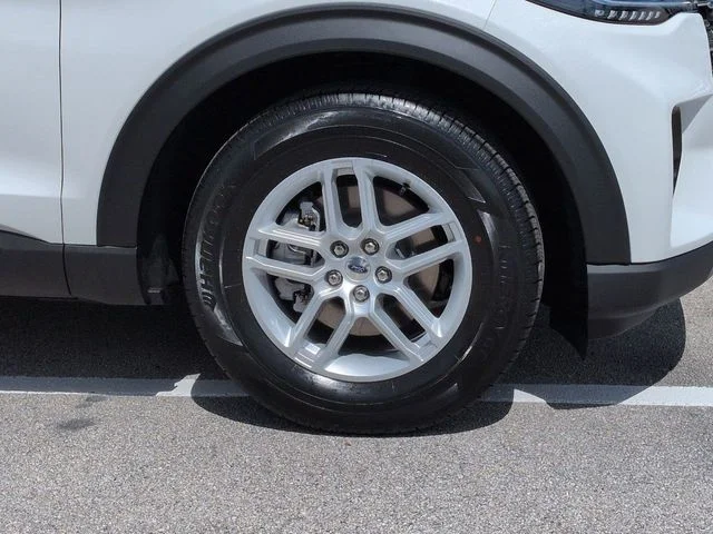 New 2026 Star White Metallic Tri-Coat Ford Active image 11