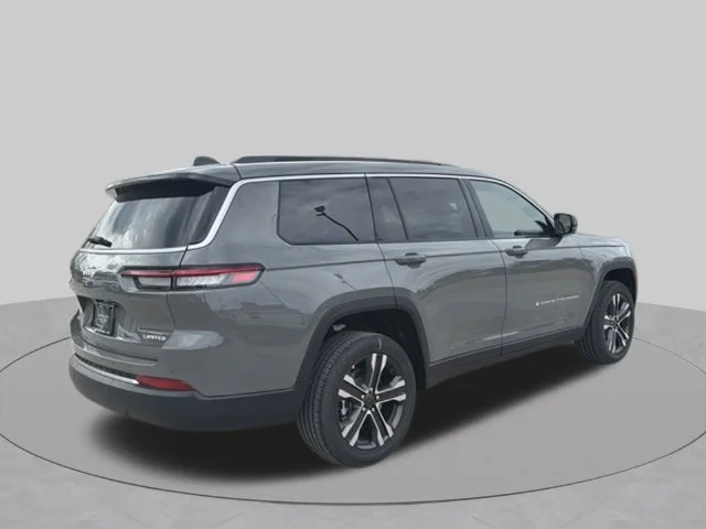 New 2027 Sting-Gray Clearcoat Jeep Limited image 3