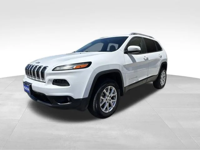 Used 2015 White Jeep Latitude image 3