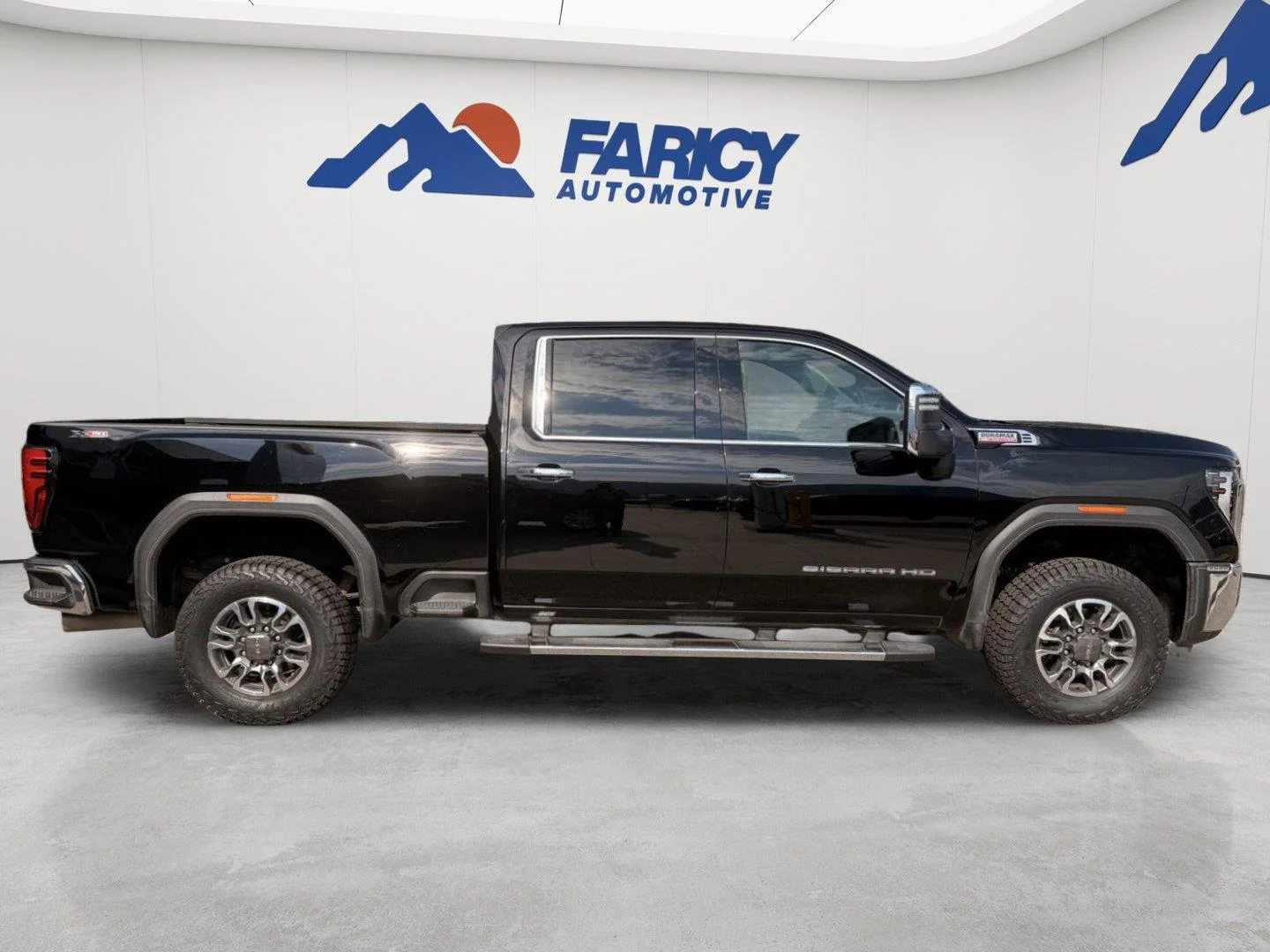 Used 2025 Onyx Black GMC SLT image 11