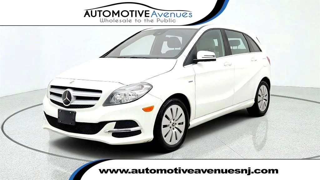 Used 2017 Cirrus White Mercedes-Benz B-Class B 250e Hatchback w/ Heated Seats & Blind Spot Assist image 1