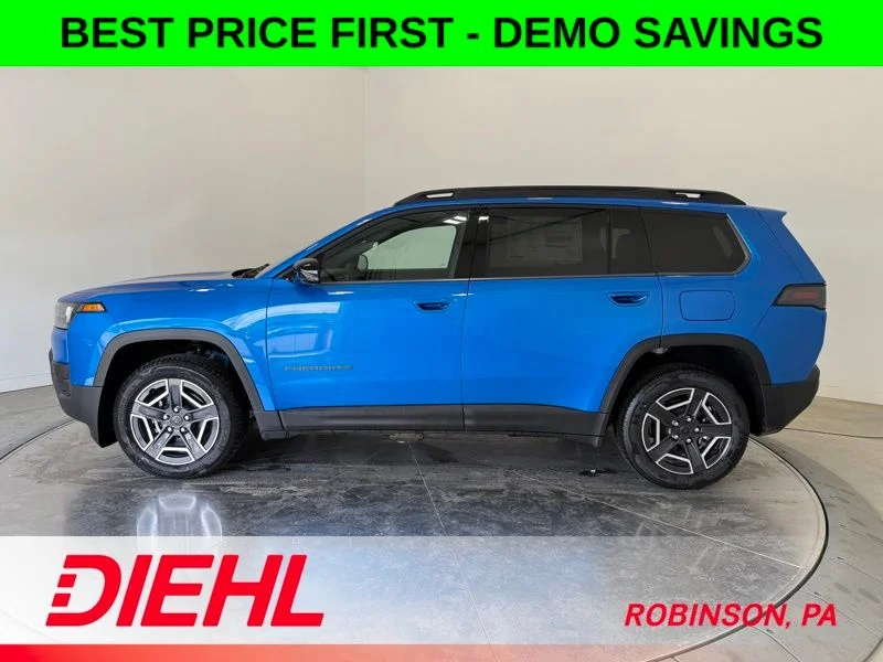 New 2026 Hydro Blue Pearl-Coat Exterior Paint Jeep Limited image 4