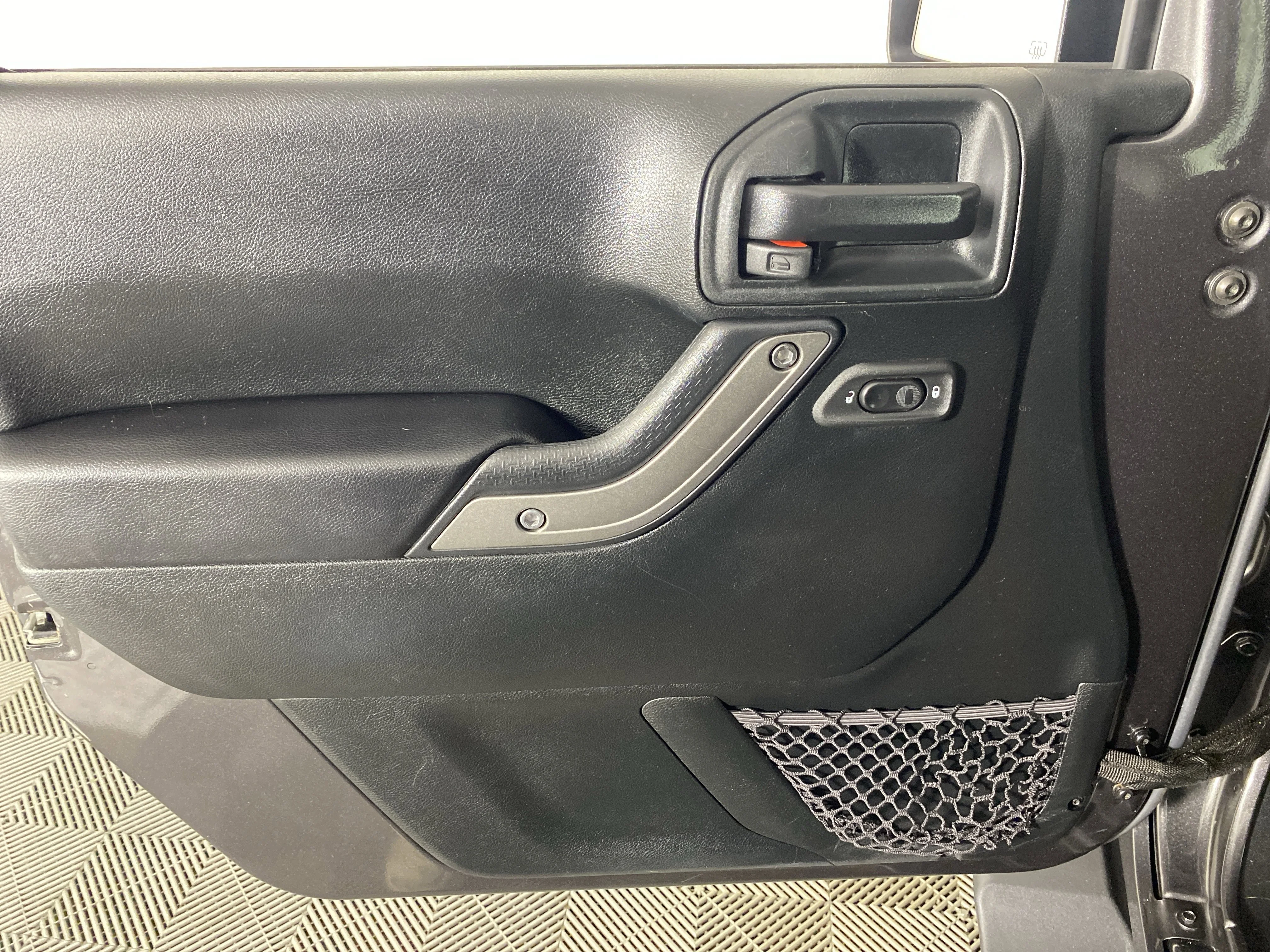 Used 2018 Granite Crystal Metallic Clearcoat Jeep Sport S image 10