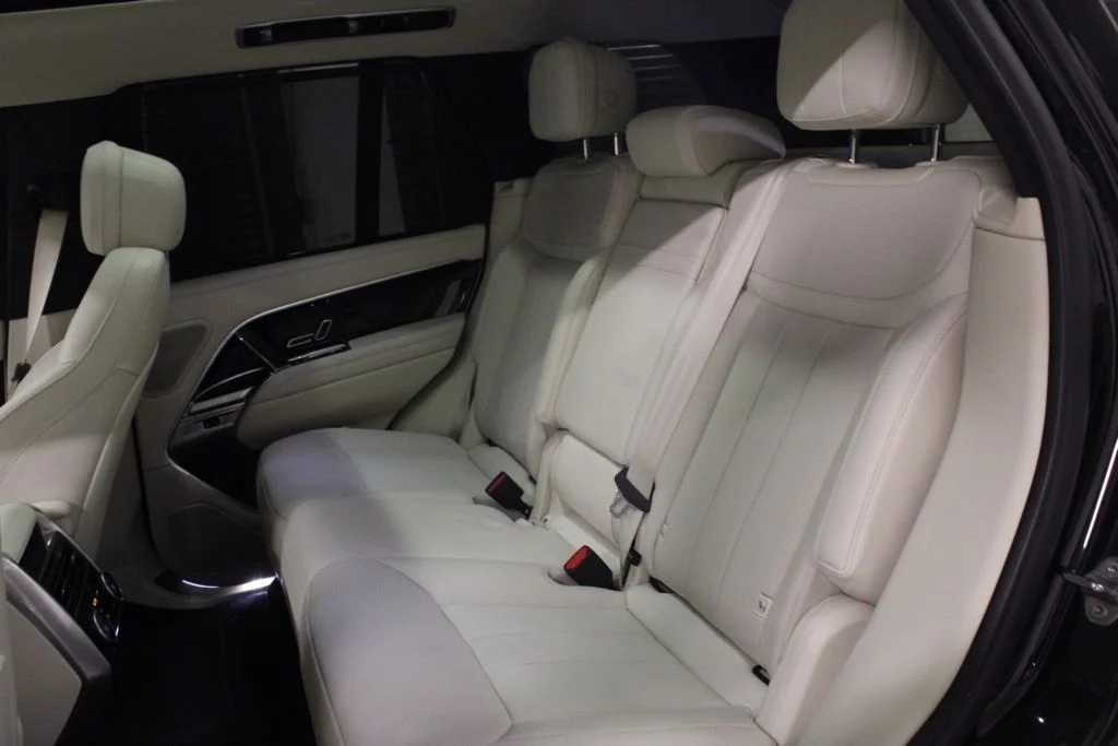 Used 2025  Land Rover SE image 38