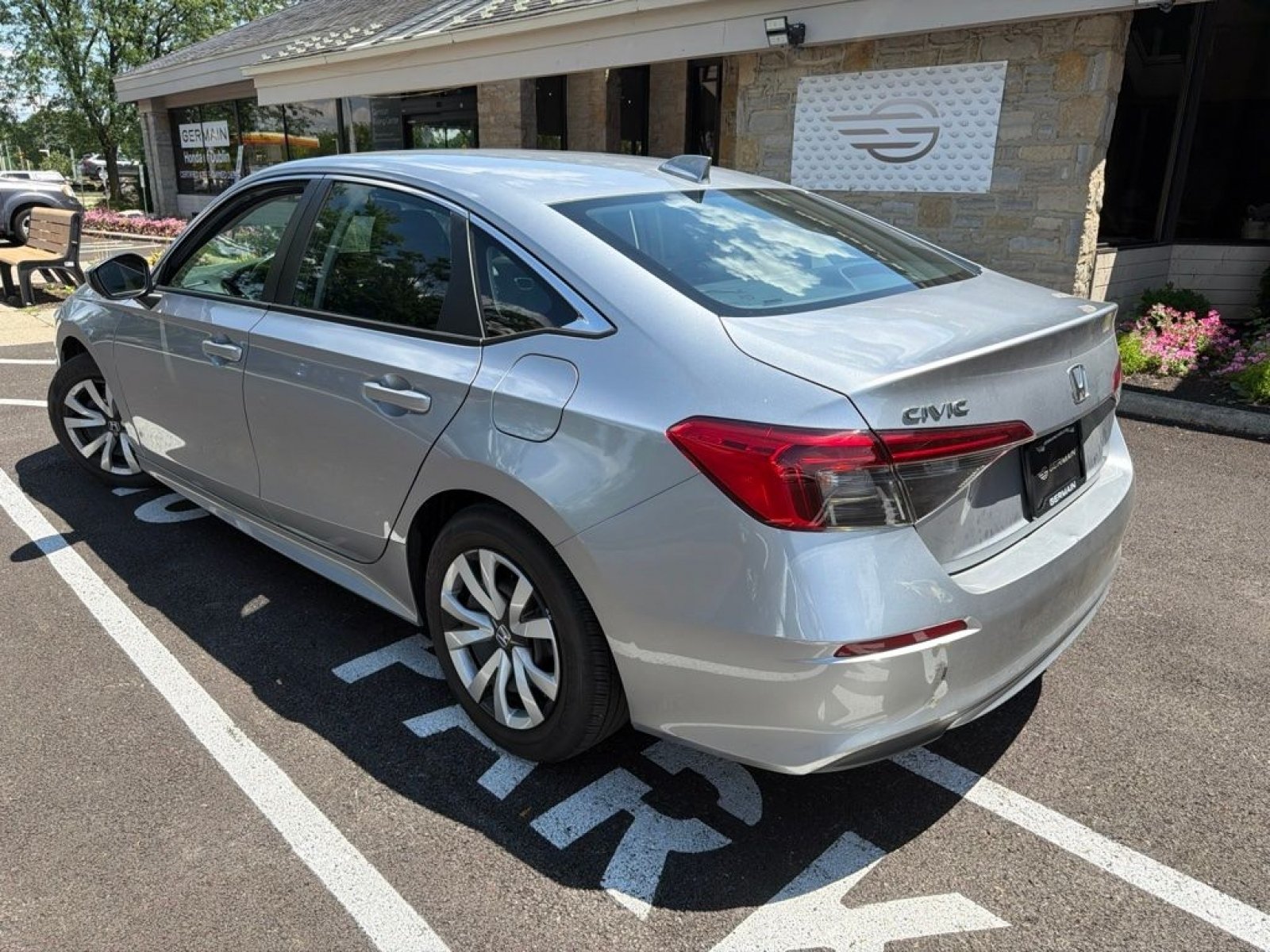 Certified Used 2023 Lunar Silver Metallic Honda LX image 9
