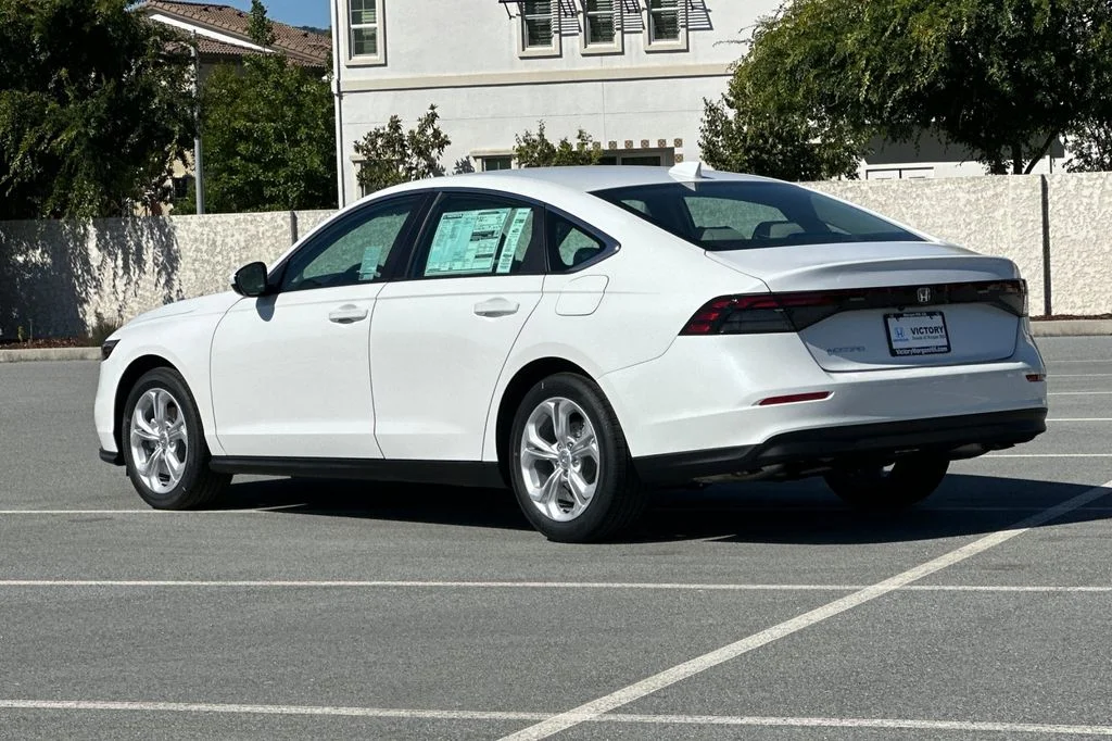 New 2026 Platinum White Pearl Honda LX image 6