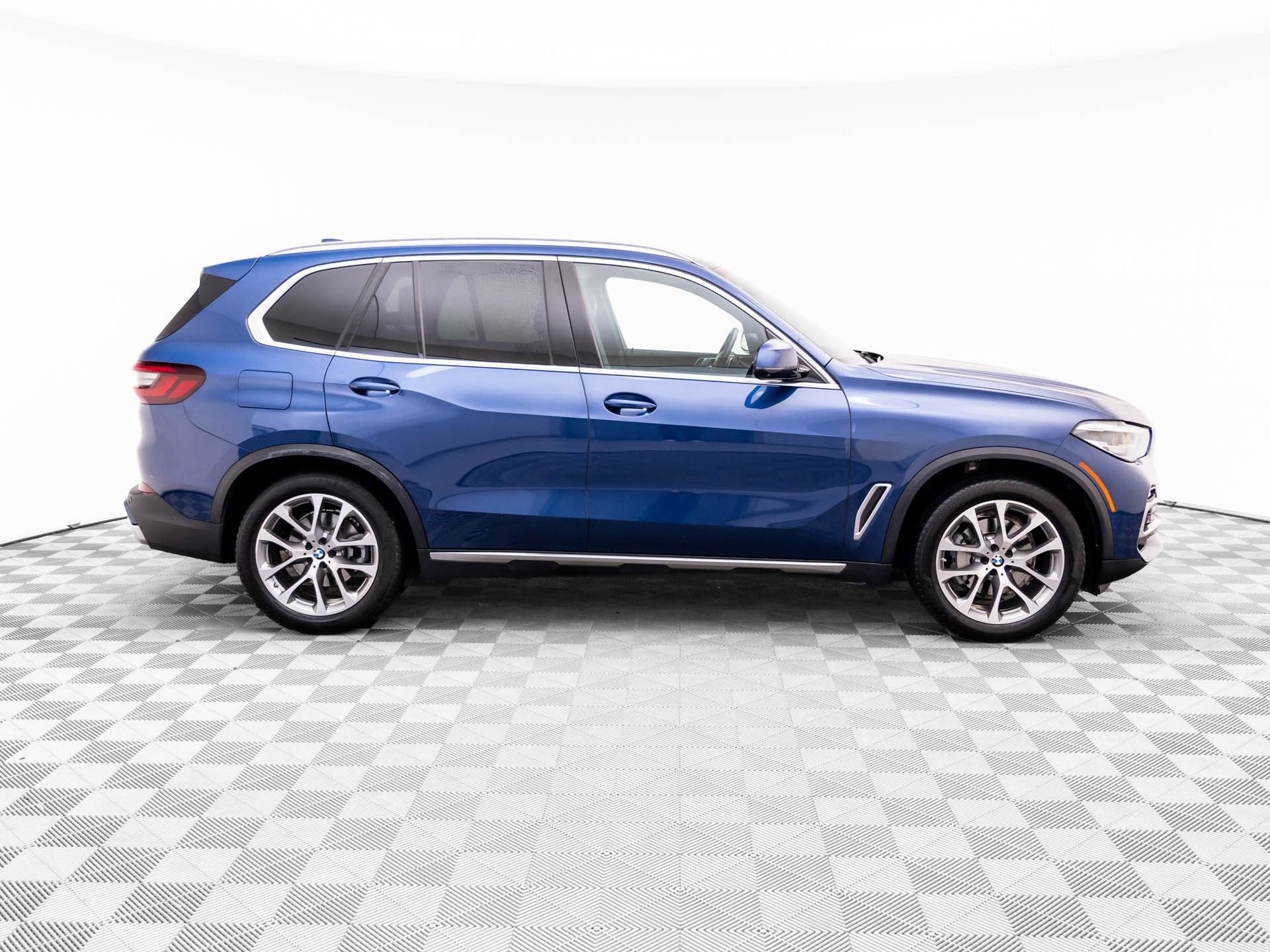 Used 2021 Blue BMW xDrive40i image 8