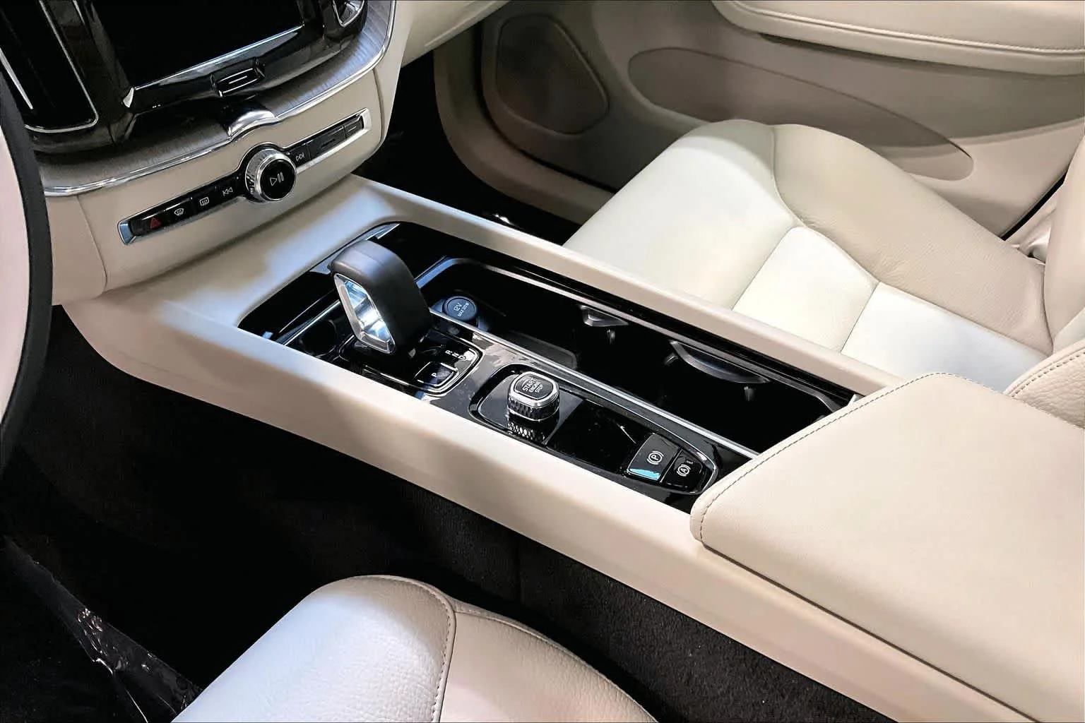 Certified Used 2024 Denim Blue Volvo Plus image 16