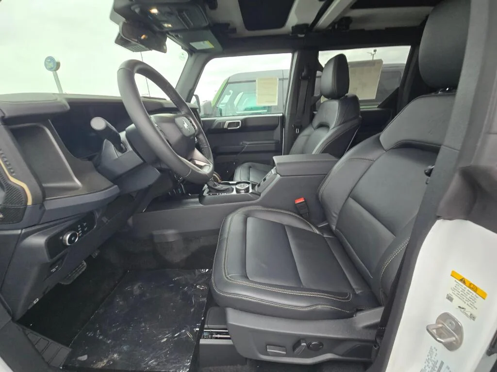 New 2025 Oxford White Ford Badlands® image 16