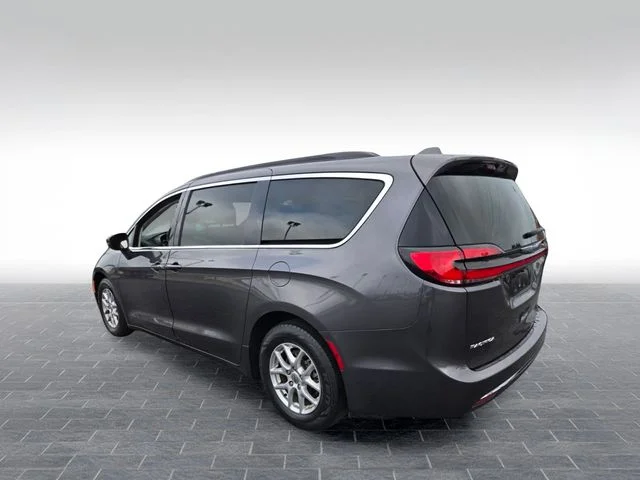 Used 2022 Gray Chrysler Touring L image 5