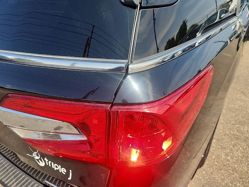 Used 2018 Black Honda Touring image 13