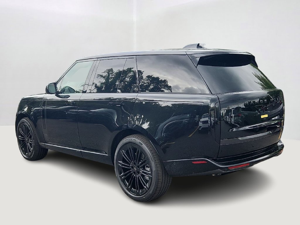 New 2027 Santorini Black Land Rover SE image 4