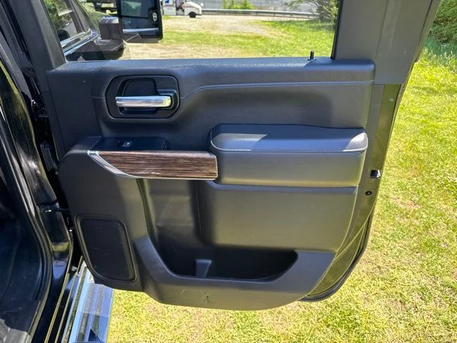 Used 2022 Black Chevrolet High Country image 31
